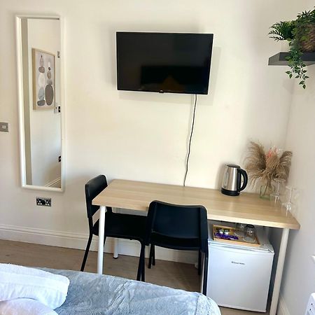 Cosy En-Suite Room In Stratford Лондон Экстерьер фото