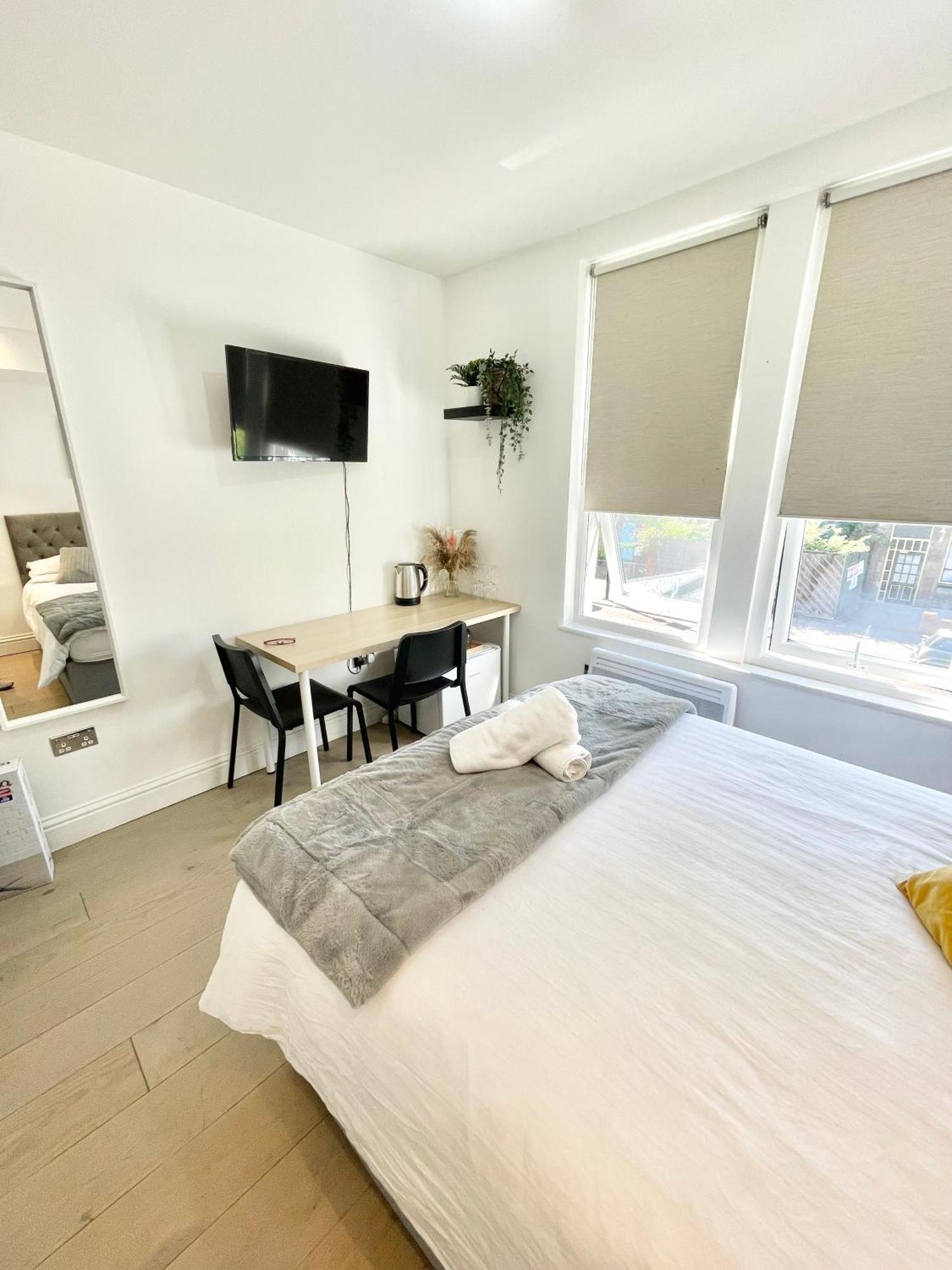 Cosy En-Suite Room In Stratford Лондон Экстерьер фото