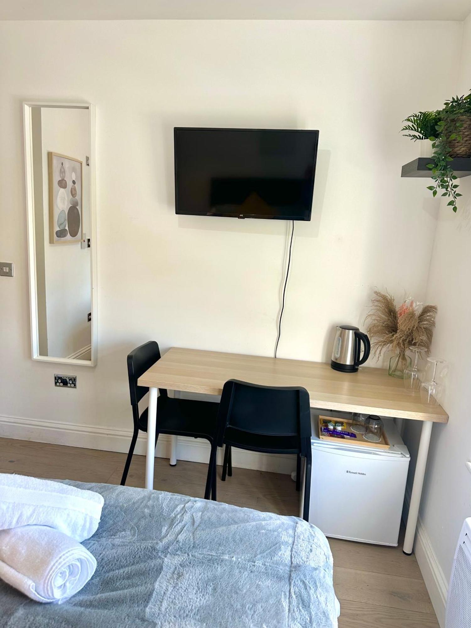 Cosy En-Suite Room In Stratford Лондон Экстерьер фото