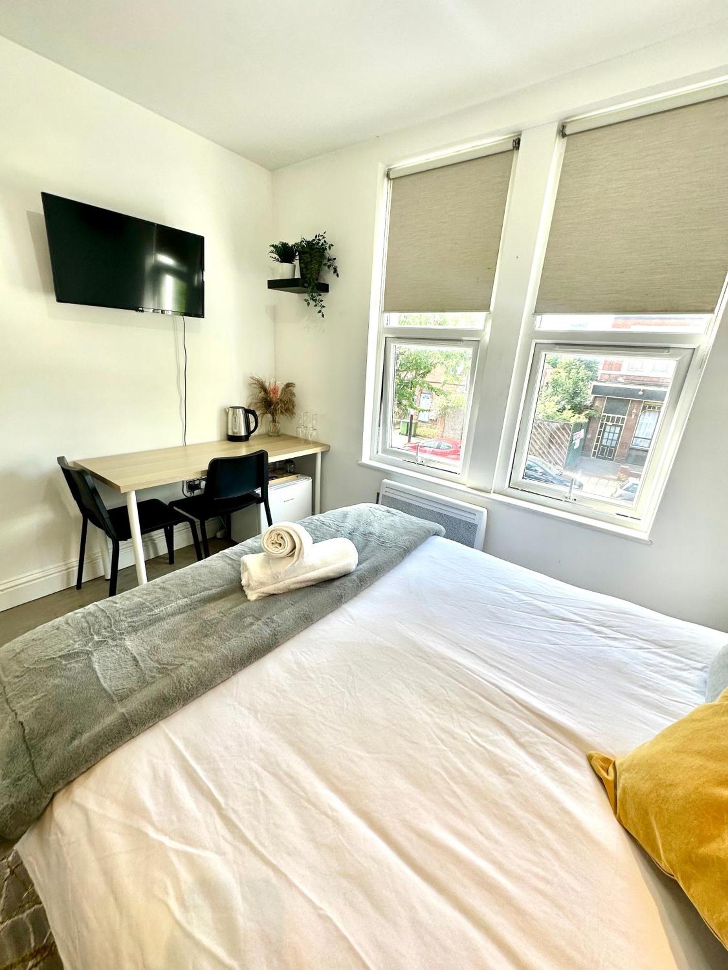 Cosy En-Suite Room In Stratford Лондон Экстерьер фото